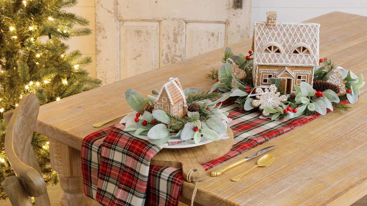 Gingerbread Lane Display Room Scene