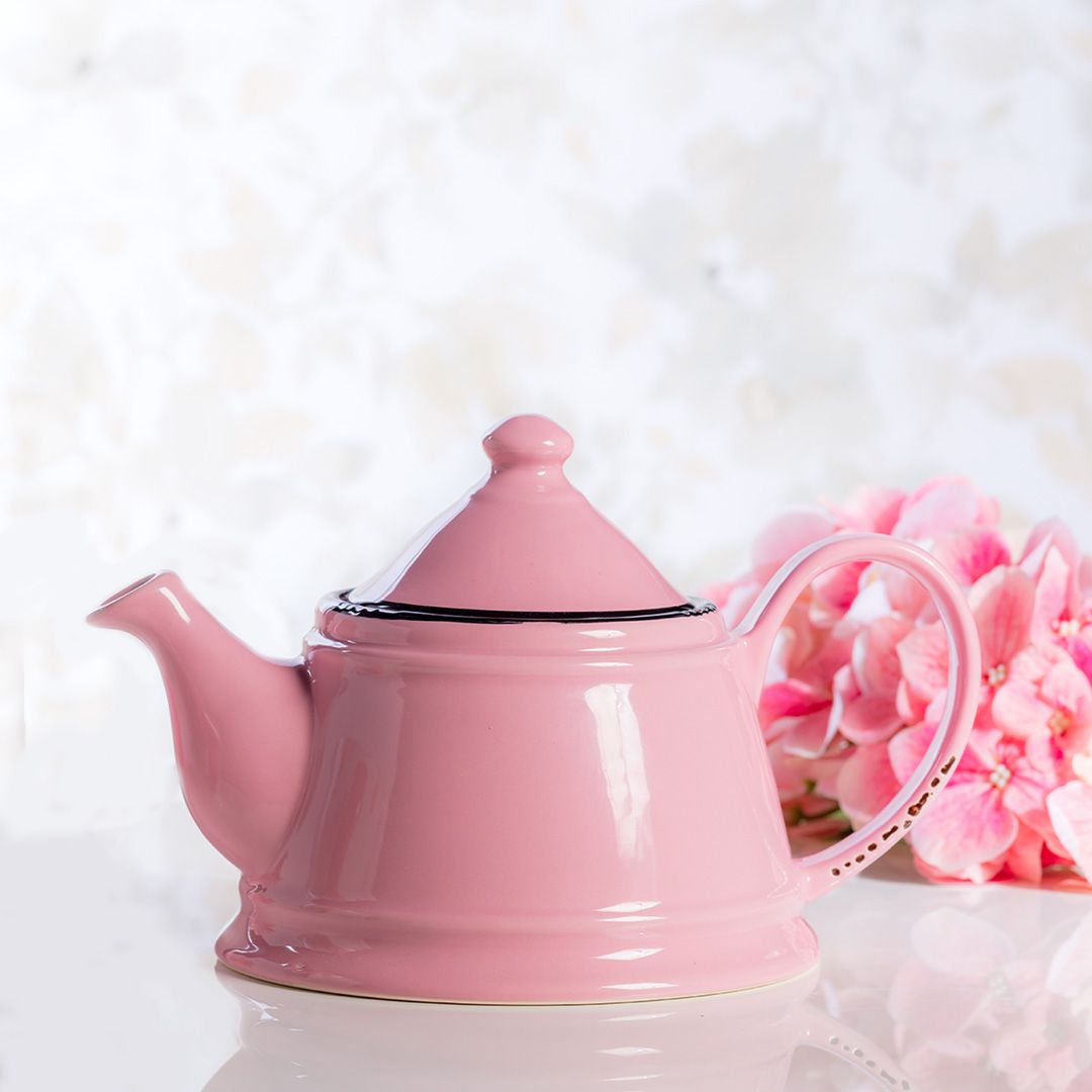 Mother's Day is around the corner! For moms who enjoy a cup of tea, our colourful teapots make a thoughtful and charming gift. ☕️🧡💛⁠
