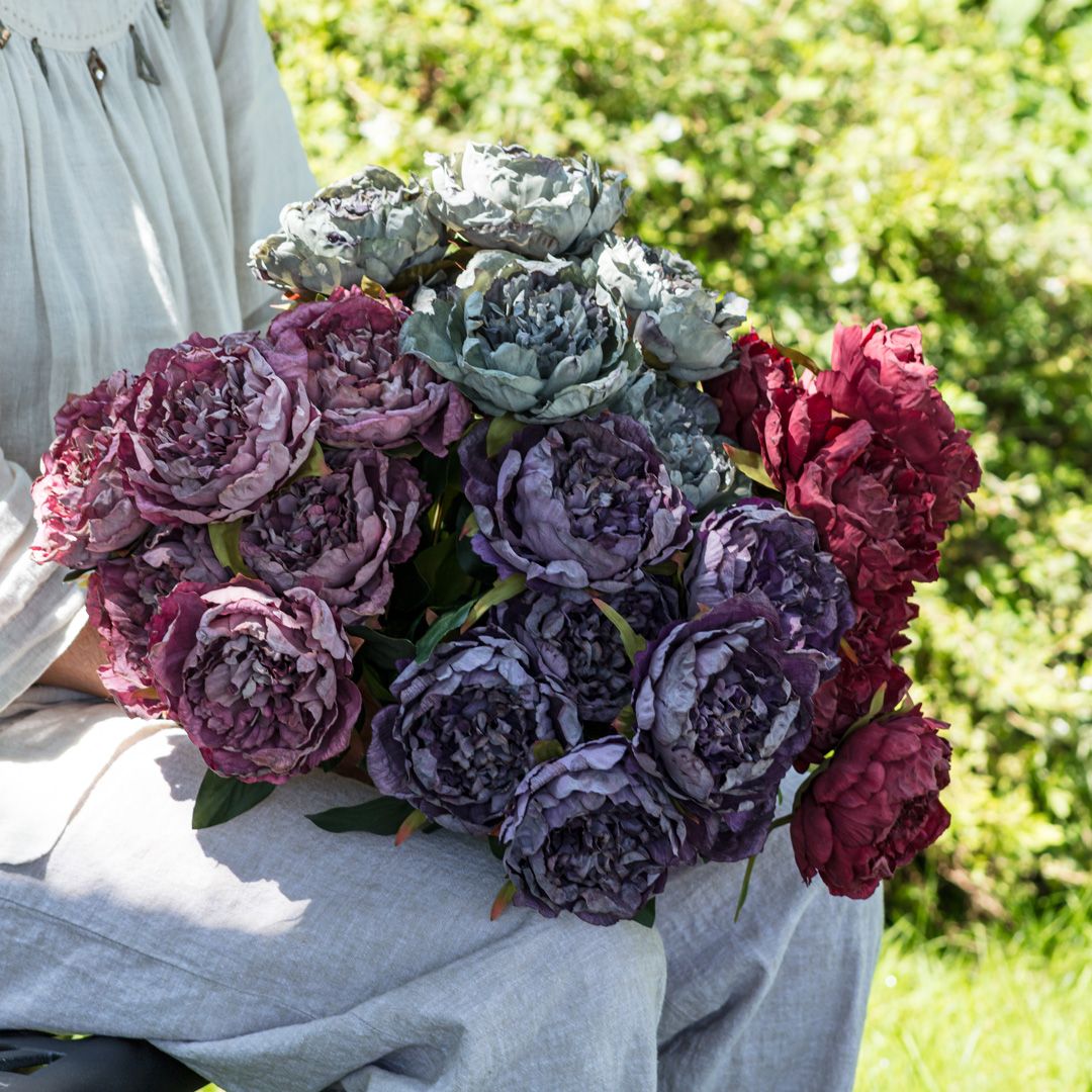 Live life in full bloom with our budding peony and dahlia florals! ⁠ These beautiful, vintage-inspired faux florals will add elegance to both indoor and outdoor décor. Available in 4 gorgeous, on-trend colours. In stock now! 💐🌼💐🌼⁠