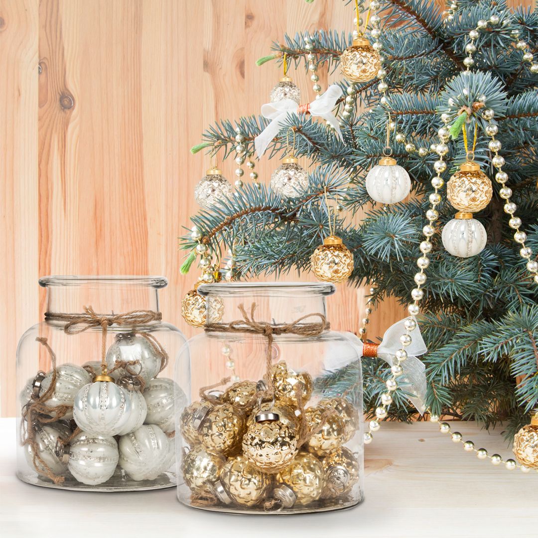 Bring elegance and nostalgia to your tree with our Glass & Aluminum Ornaments! Packed in a beautiful glass display jar, these festive ornaments are value priced and ready to fly off the shelves! Each jar contains 20-40 ornaments. ✨️💛🙂⁠