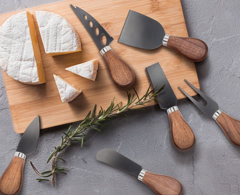 Cheese knives