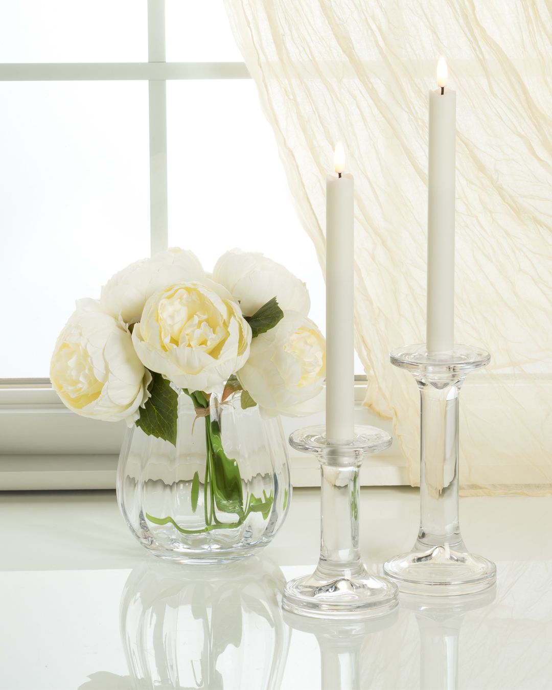 Set the perfect mood for summer events with our Swedish-designed LED Wax Candles! Featuring a pulsating flame, these realistic pieces have a run time of over 150 hours. Perfect for casting a soft ambiance without fear of fire or mess. 🤍🌼🕯️⁠