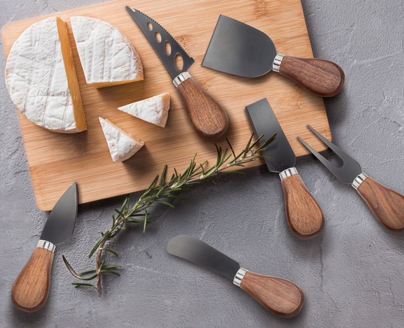 Cheese knives