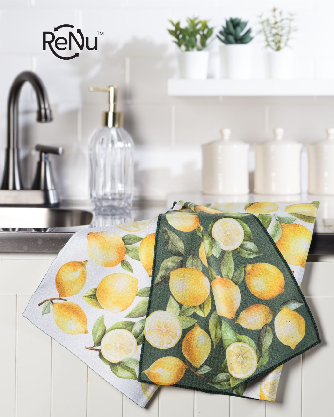Give the kitchen an eco-minded refresh with our upcycled kitchen towels, each made from 3 recycled plastic bottles! Ultra-absorbent and quick drying, these hardworking pieces are also lint-free and wrinkle resistant. 🍋🦋💮⁠