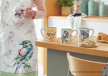 Lady with apron and mugs