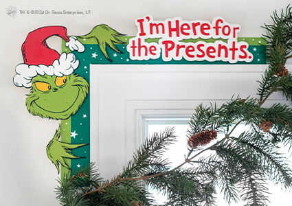 Grinch Mantel decoration