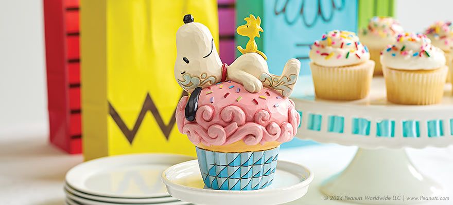 Snoopy on cupcake