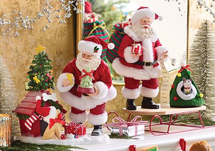 Santa figurines 