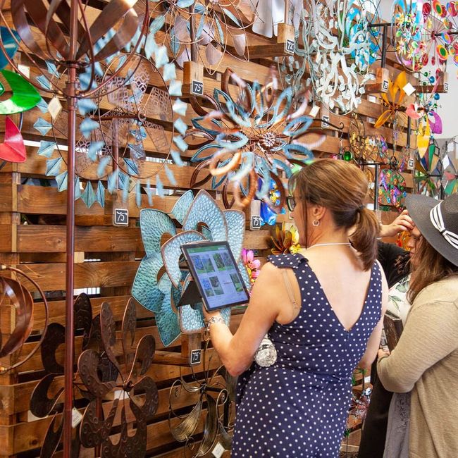 Wholesale garden décor collection display for retail buyers, high-margin outdoor and seasonal home accents